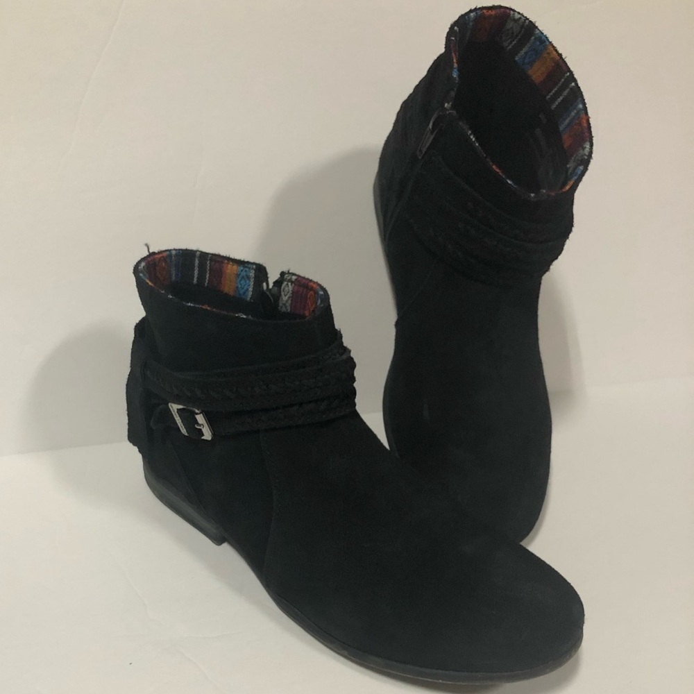 Minnetonka Dixon black suede boots